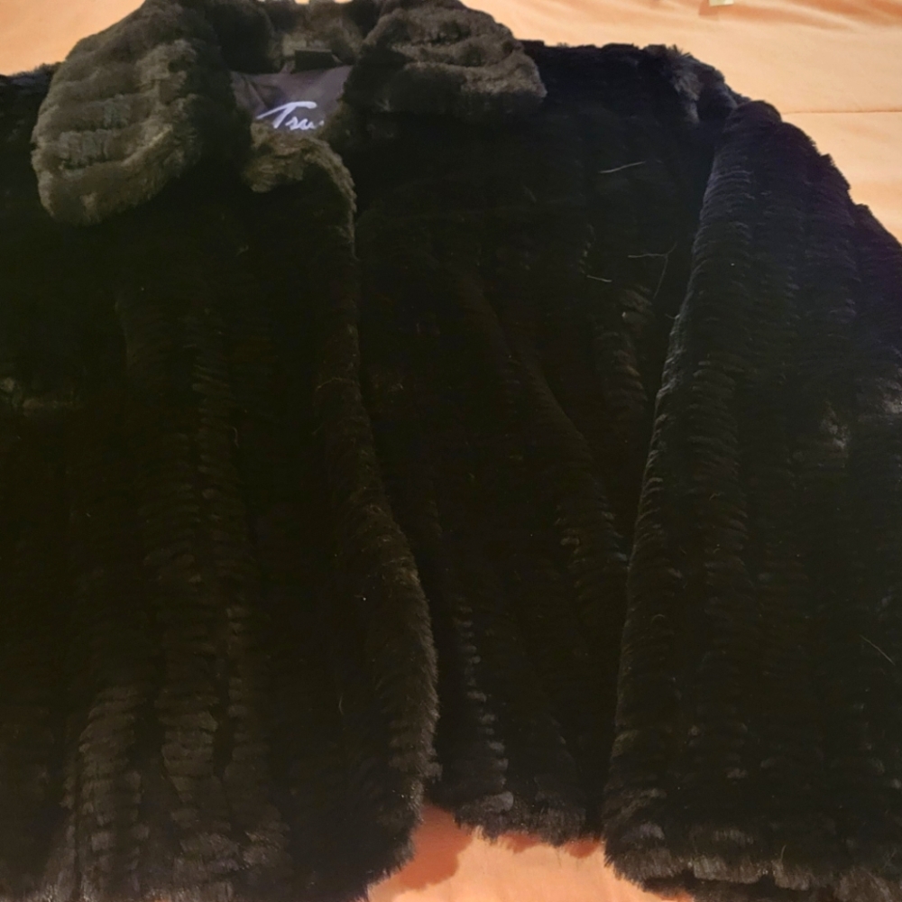 Tsunami faux fur jacket